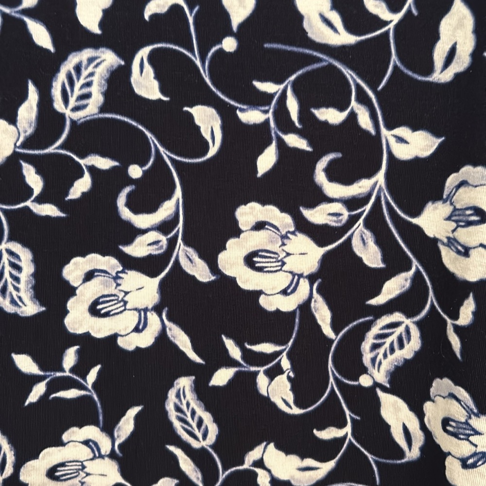 J.Jill blue floral wearever collection top size small - Picture 3 of 7